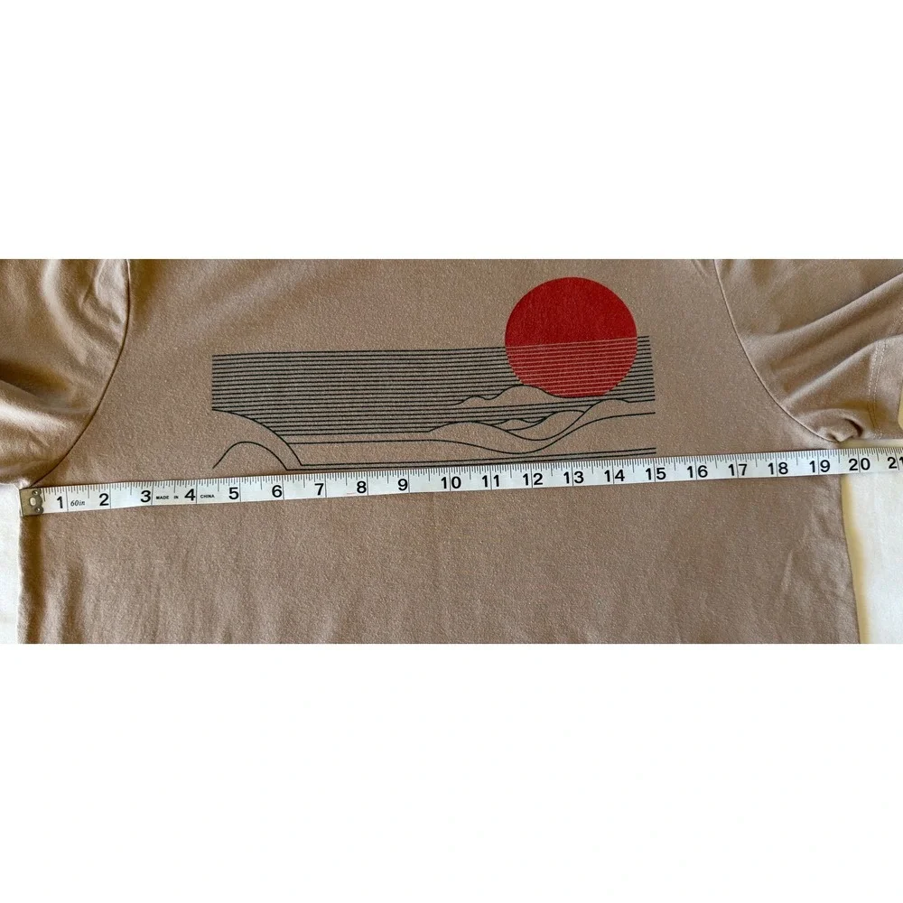Goodfellow & Co Mens Tan Graphic T-Shirt Red Sun Landscape Crew Neck Size M